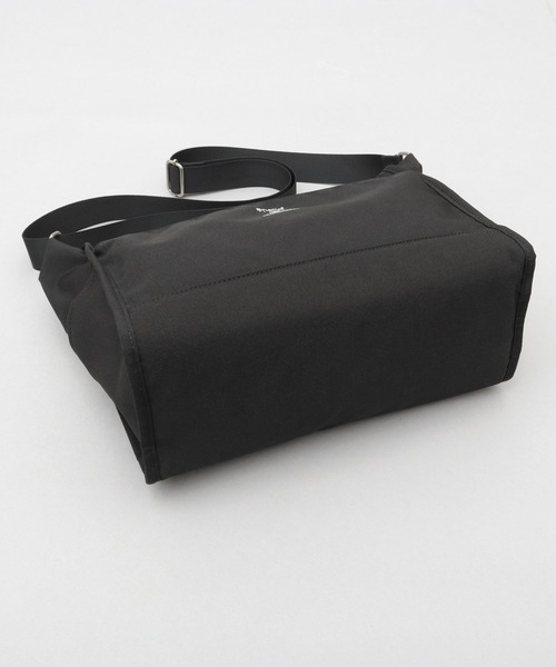 anello（アネロ）の「CABIN キャビン 撥水加工 10ポケット 大きめ ショルダーバッグ A5対応（ショルダーバッグ・レディース・グレイッシュベージュ/ブラック/スミクロ・FREE）」の14枚目の写真