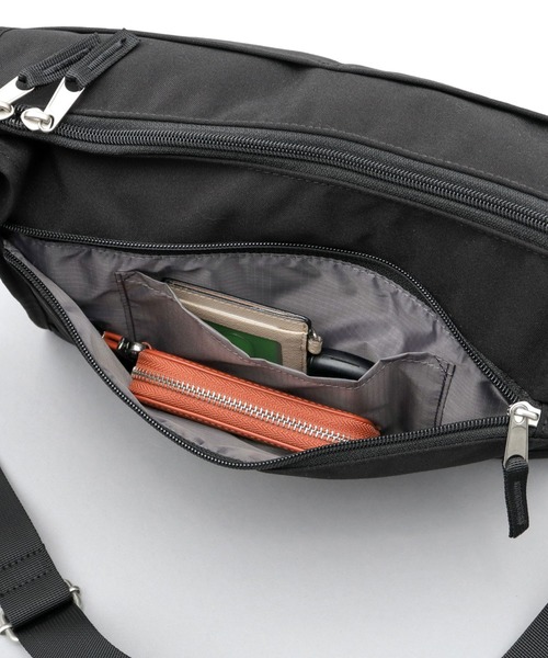 anello（アネロ）の「CABIN キャビン 撥水加工 10ポケット 大きめ ショルダーバッグ A5対応（ショルダーバッグ・レディース・グレイッシュベージュ/ブラック/スミクロ・FREE）」の5枚目の写真