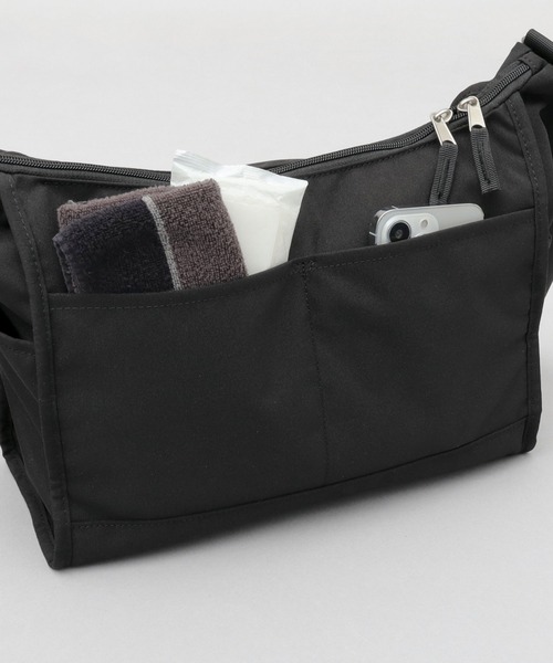 anello（アネロ）の「CABIN キャビン 撥水加工 10ポケット 大きめ ショルダーバッグ A5対応（ショルダーバッグ・レディース・グレイッシュベージュ/ブラック/スミクロ・FREE）」の6枚目の写真