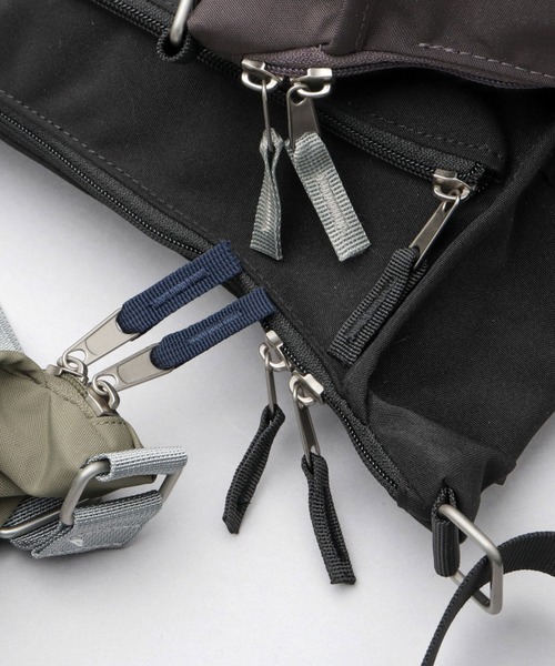 anello（アネロ）の「CABIN キャビン 撥水加工 10ポケット 大きめ ショルダーバッグ A5対応（ショルダーバッグ・レディース・グレイッシュベージュ/ブラック/スミクロ・FREE）」の10枚目の写真