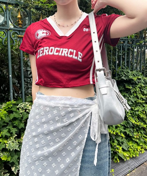 MEMECLE（メメクル）の「【 MEMECLE / メメクル 】半袖 レタリング ユニフォームシャツ　ゲームシャツ（Tシャツ/カットソー・レディース・レッド/ブラック/ライトブルー・S/M/L）」の12枚目の写真