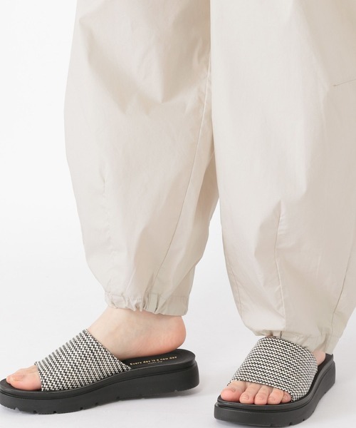 studio CLIP（スタディオクリップ）の「パラシュートパンツ[プチサイズあり]（その他パンツ・レディース・スモーク/カーキ/ライトグレー・FREE/PF）」の16枚目の写真