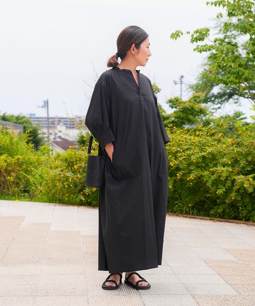 CHIGNON（シニヨン）の「CHIGNON スキッパーシャツワンピース 5243-496KK（シャツワンピース・レディース・ホワイト/ブラック/グリーン・FREE）」の2枚目の写真