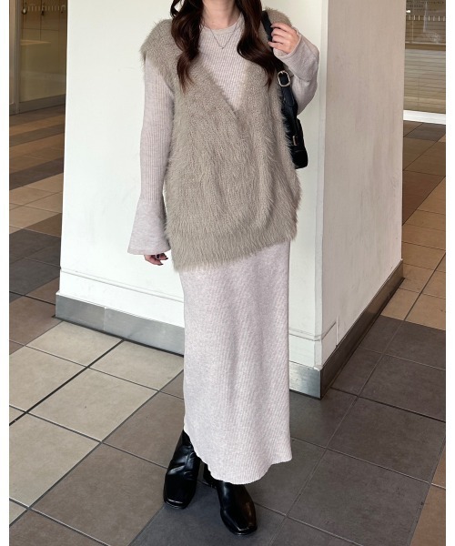 GeeRA(ジーラ)の「リブニットワンピース×シャギーベストセット(ワンピース・レディース・ブラック/ベージュ・MEDIUM/LARGE)」の17枚目の写真