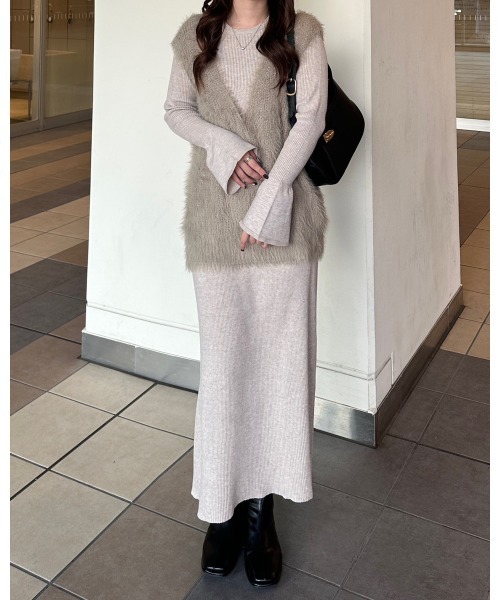 GeeRA(ジーラ)の「リブニットワンピース×シャギーベストセット(ワンピース・レディース・ブラック/ベージュ・MEDIUM/LARGE)」の13枚目の写真