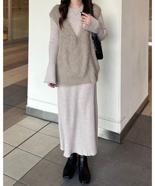 GeeRA(ジーラ)の「リブニットワンピース×シャギーベストセット(ワンピース・レディース・ブラック/ベージュ・MEDIUM/LARGE)」の14枚目の写真
