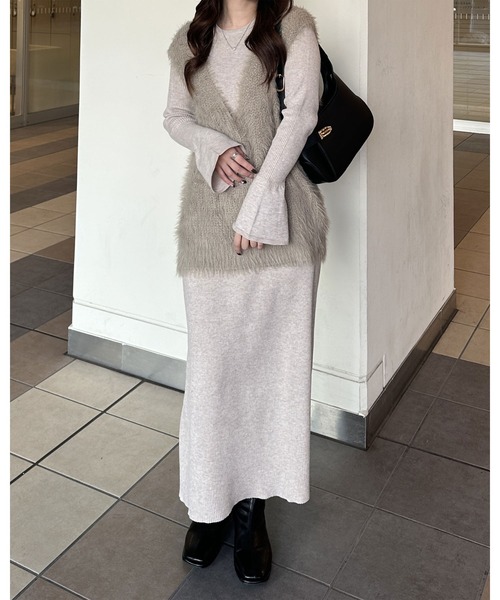 GeeRA（ジーラ）の「リブニットワンピース×シャギーベストセット（ワンピース・レディース・ブラック/ベージュ・MEDIUM/LARGE）」の13枚目の写真