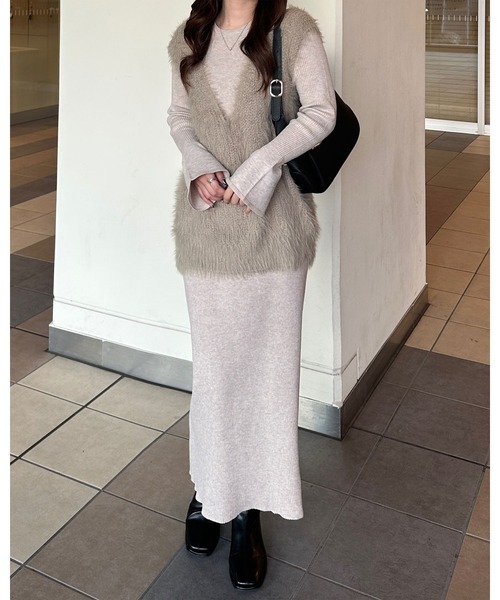 GeeRA（ジーラ）の「リブニットワンピース×シャギーベストセット（ワンピース・レディース・ブラック/ベージュ・MEDIUM/LARGE）」の15枚目の写真