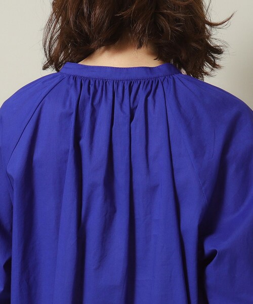 ITS'DEMO(イッツデモ)の「◆【薄手/腰回りカバー/袖口ゴム/手洗い可】スキッパーチュニック(シャツ/ブラウス・レディース・オフホワイト/オレンジ/ブルー/ネイビー・00)」の8枚目の写真