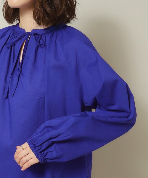 ITS'DEMO(イッツデモ)の「◆【薄手/腰回りカバー/袖口ゴム/手洗い可】スキッパーチュニック(シャツ/ブラウス・レディース・オフホワイト/オレンジ/ブルー/ネイビー・00)」の9枚目の写真