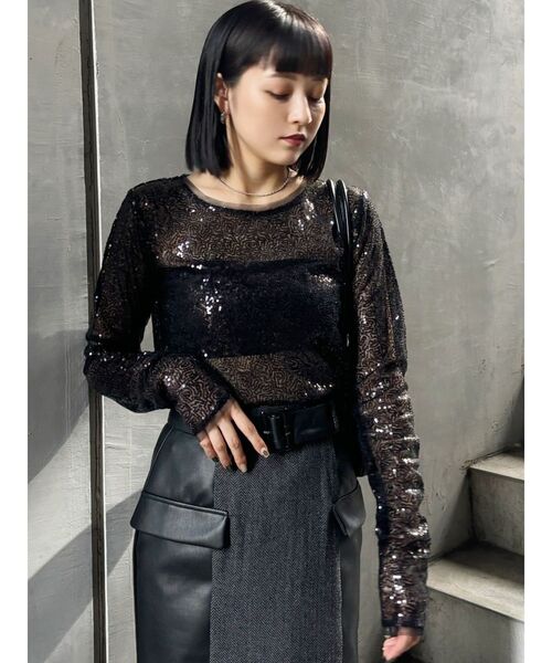 MURUA（ムルーア）の「スパンコールセミシアートップス（Tシャツ/カットソー・レディース・ブラック/ネイビー・FREE）」の4枚目の写真