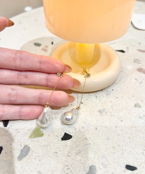 ciite'(シーテ)の「swing baroque pearl pierce (両耳用)(ピアス(両耳用)・レディース・ゴールド・FREE)」の2枚目の写真
