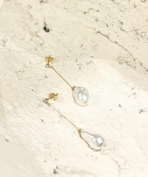 ciite'(シーテ)の「swing baroque pearl pierce (両耳用)(ピアス(両耳用)・レディース・ゴールド・FREE)」の4枚目の写真