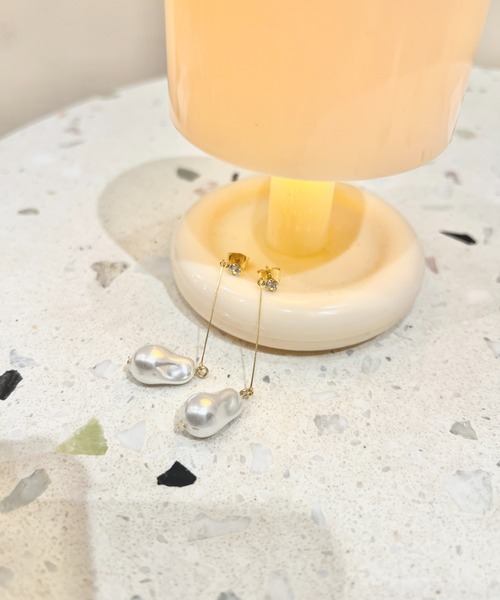 ciite'(シーテ)の「swing baroque pearl pierce (両耳用)(ピアス(両耳用)・レディース・ゴールド・FREE)」の3枚目の写真