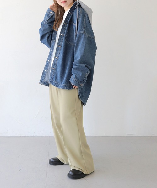 HER CLOSET(ハークローゼット)の「【HER CLOSET】フード付き2WAYビッグシルエットデニムジャケット 2WAY HOODED BIG SILHOUETTE DENIM JACKET(デニムジャケット・レディース・ブラック/ネイビー・L/M)」の17枚目の写真