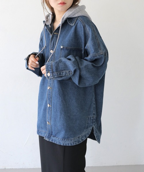 HER CLOSET(ハークローゼット)の「【HER CLOSET】フード付き2WAYビッグシルエットデニムジャケット 2WAY HOODED BIG SILHOUETTE DENIM JACKET(デニムジャケット・レディース・ブラック/ネイビー・L/M)」の4枚目の写真