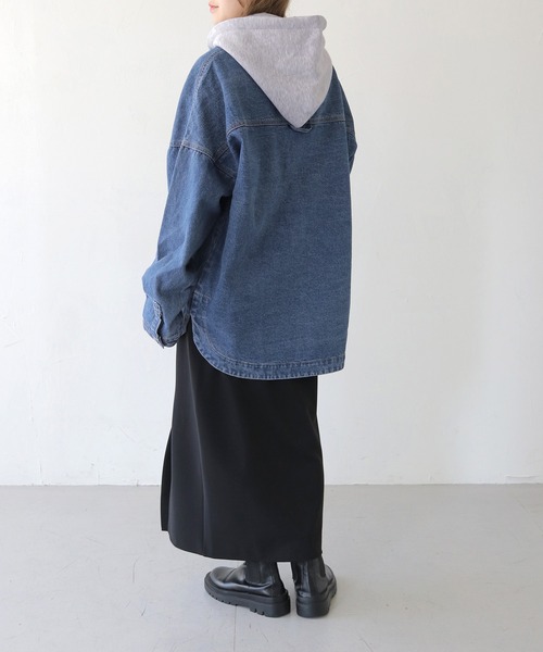HER CLOSET(ハークローゼット)の「【HER CLOSET】フード付き2WAYビッグシルエットデニムジャケット 2WAY HOODED BIG SILHOUETTE DENIM JACKET(デニムジャケット・レディース・ブラック/ネイビー・L/M)」の7枚目の写真