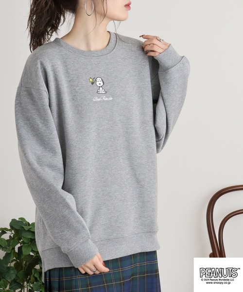 PEANUTS(ピーナッツ)の「PEANUTS ワンポイント刺繍ドロップショルダートレーナー(スウェット・メンズ・マスタード/ピンクベージュ/ブラック/ホワイト/杢グレー/レッド・LL/M/L)」の21枚目の写真
