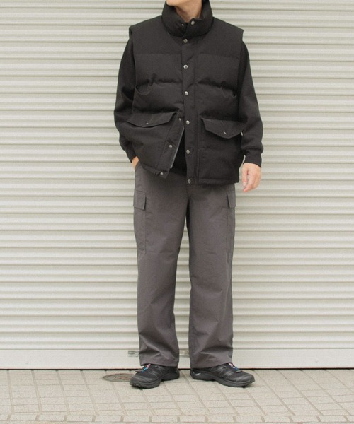 ITEMS URBANRESEARCH（アイテムズ アーバンリサーチ）の「『撥水』多機能 ボリュームパデッドベスト（ダウンベスト・メンズ・ブラック/カーキ/グレー・MEDIUM/LARGE）」の6枚目の写真