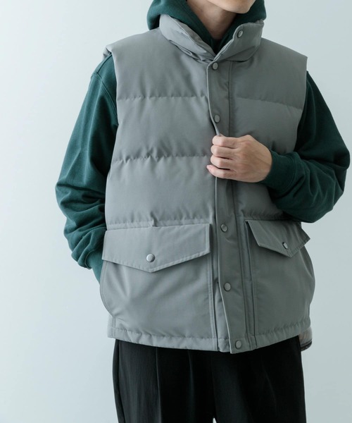 ITEMS URBANRESEARCH（アイテムズ アーバンリサーチ）の「『撥水』多機能 ボリュームパデッドベスト（ダウンベスト・メンズ・ブラック/カーキ/グレー・MEDIUM/LARGE）」の10枚目の写真