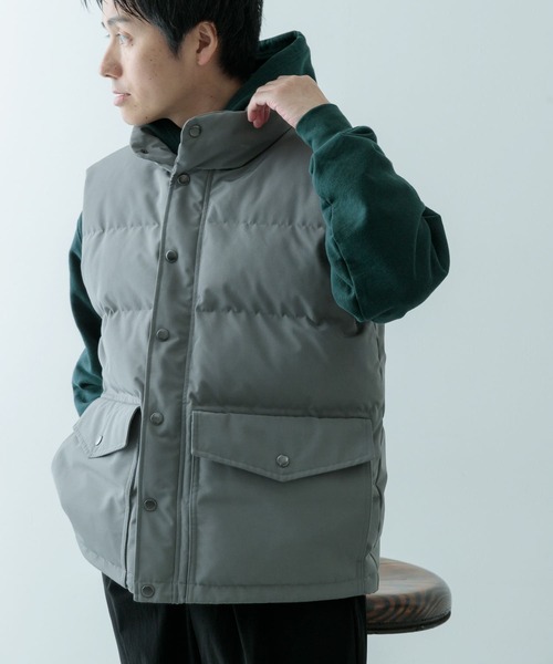 ITEMS URBANRESEARCH（アイテムズ アーバンリサーチ）の「『撥水』多機能 ボリュームパデッドベスト（ダウンベスト・メンズ・ブラック/カーキ/グレー・MEDIUM/LARGE）」の11枚目の写真