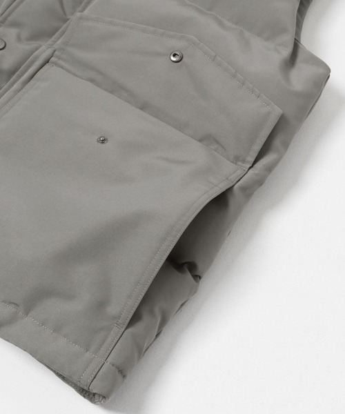 ITEMS URBANRESEARCH（アイテムズ アーバンリサーチ）の「『撥水』多機能 ボリュームパデッドベスト（ダウンベスト・メンズ・ブラック/カーキ/グレー・MEDIUM/LARGE）」の20枚目の写真