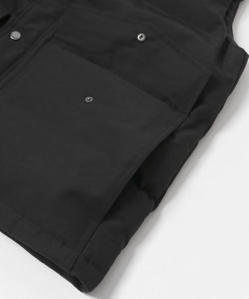 ITEMS URBANRESEARCH（アイテムズ アーバンリサーチ）の「『撥水』多機能 ボリュームパデッドベスト（ダウンベスト・メンズ・ブラック/カーキ/グレー・MEDIUM/LARGE）」の21枚目の写真
