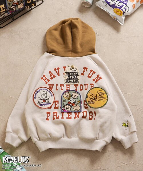 PEANUTS（ピーナッツ）の「【PEANUTSコラボ】 プルオーバーフーディー（パーカー・キッズ・キナリ/レインボー/ブラック・80/90/100/110/120/130/140）」の2枚目の写真