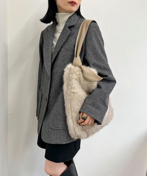 fredy emue（フレディエミュ）の「結びハンドルファートートバック（ハンドバッグ・レディース・アイボリー/グレイッシュベージュ・FREE）」の17枚目の写真