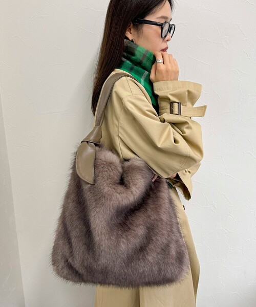 fredy emue（フレディエミュ）の「結びハンドルファートートバック（ハンドバッグ・レディース・アイボリー/グレイッシュベージュ・FREE）」の14枚目の写真