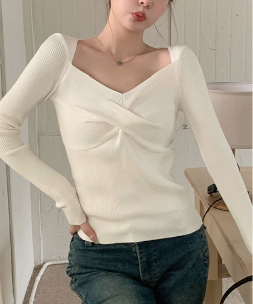 kirakiraShop(キラキラショップ)の「ツイスト Vネック リブニット トップス(ニット/セーター・レディース・モカ/ホワイト/ブラック・FREE)」の4枚目の写真