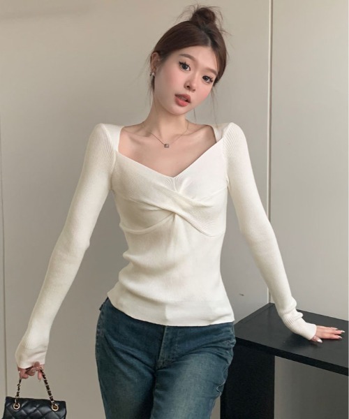 kirakiraShop(キラキラショップ)の「ツイスト Vネック リブニット トップス(ニット/セーター・レディース・モカ/ホワイト/ブラック・FREE)」の6枚目の写真