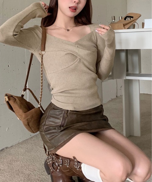 kirakiraShop(キラキラショップ)の「ツイスト Vネック リブニット トップス(ニット/セーター・レディース・モカ/ホワイト/ブラック・FREE)」の13枚目の写真