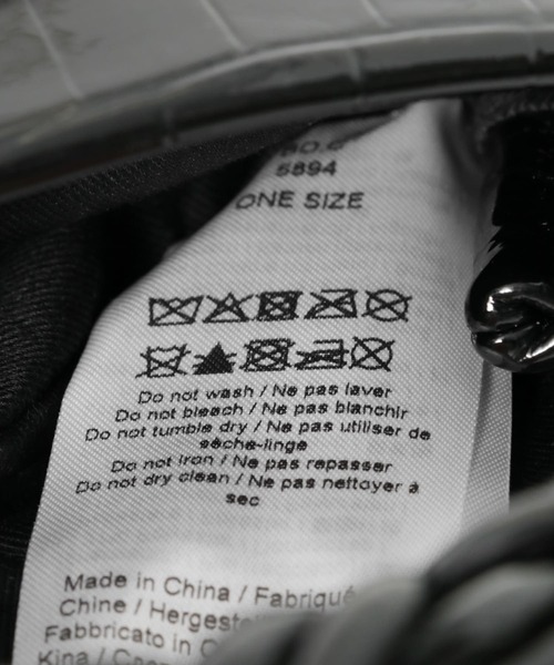 GANNI（ガニー）の「GANNI　Bou Bag Mini Patent Croco（ショルダーバッグ・レディース・ブラック・-）」の7枚目の写真