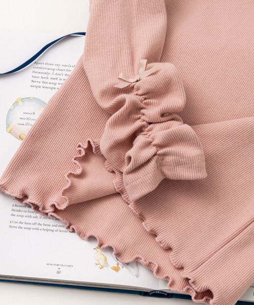 panpantutu（パンパンチュチュ）の「シャーリングハイネックトップ（Tシャツ/カットソー・キッズ・ライトグレー/ブラック/スモークピンク・120cm/130cm/140cm/90cm/110cm/100cm）」の4枚目の写真