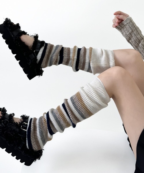 Vipoa（ヴィポア）の「マルチボーダーニットレッグウォーマー（レッグウォーマー・レディース・ブラック/アイボリー/ネイビー/ベージュ/グレー/バーガンディー・FREE）」の2枚目の写真