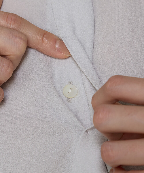 COMME CA（コムサ）の「トリアセジョーゼット シャツ（シャツ/ブラウス・レディース・グリーン系その他/ホワイト/ブラック・11号/9号）」の18枚目の写真