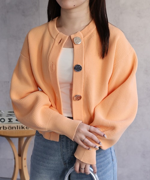 ap retro(アプレトロ)の「BIGボタンニットカーディガン / ショートカーディガン(カーディガン/ボレロ・レディース・グレー/オレンジ/オフホワイト/ネイビー/ブルー/ベージュ・FREE)」の7枚目の写真