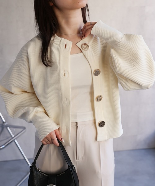 ap retro(アプレトロ)の「BIGボタンニットカーディガン / ショートカーディガン(カーディガン/ボレロ・レディース・グレー/オレンジ/オフホワイト/ネイビー/ブルー/ベージュ・FREE)」の13枚目の写真