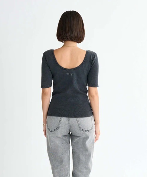 ROXY(ロキシー)の「EMBRACE YOURSELF/ロキシー半袖Tシャツ(Tシャツ/カットソー・レディース・インディゴブルー/ベージュ/ブラック・SMALL/MEDIUM/LARGE)」の6枚目の写真