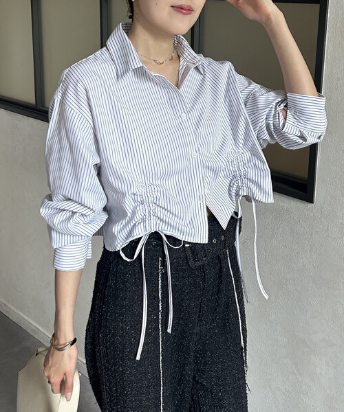 Thevon(ゼボン)の「ドロストストライプショートシャツ(シャツ/ブラウス・レディース・オフホワイト/ブルー/ブラック・FREE)」の7枚目の写真