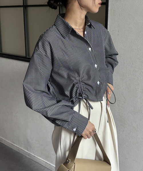 Thevon(ゼボン)の「ドロストストライプショートシャツ(シャツ/ブラウス・レディース・オフホワイト/ブルー/ブラック・FREE)」の21枚目の写真