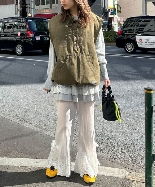 CIAOPANIC（チャオパニック）の「【UNESS/ユーネス】レースアップアノラックベスト（ベスト・レディース・カーキ・ONE SIZE）」の2枚目の写真