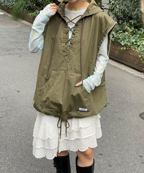 CIAOPANIC（チャオパニック）の「【UNESS/ユーネス】レースアップアノラックベスト（ベスト・レディース・カーキ・ONE SIZE）」の3枚目の写真