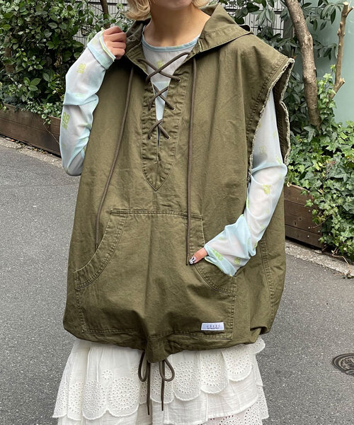 CIAOPANIC（チャオパニック）の「【UNESS/ユーネス】レースアップアノラックベスト（ベスト・レディース・カーキ・ONE SIZE）」の4枚目の写真