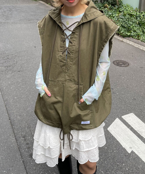 CIAOPANIC（チャオパニック）の「【UNESS/ユーネス】レースアップアノラックベスト（ベスト・レディース・カーキ・ONE SIZE）」の6枚目の写真