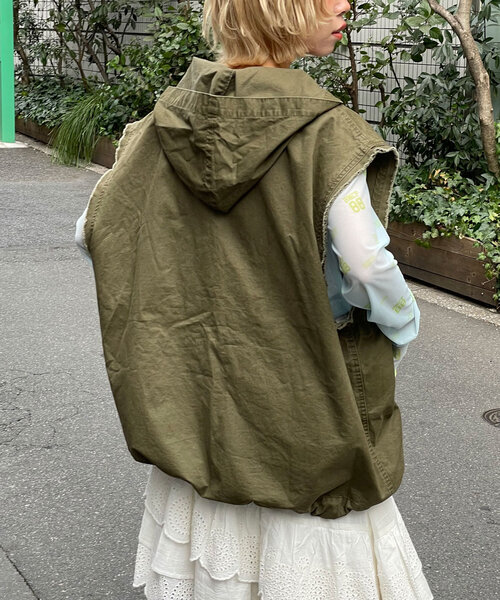 CIAOPANIC（チャオパニック）の「【UNESS/ユーネス】レースアップアノラックベスト（ベスト・レディース・カーキ・ONE SIZE）」の9枚目の写真