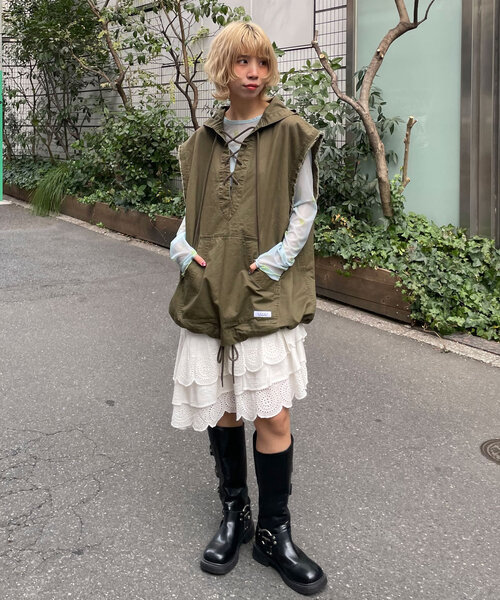 CIAOPANIC（チャオパニック）の「【UNESS/ユーネス】レースアップアノラックベスト（ベスト・レディース・カーキ・ONE SIZE）」の11枚目の写真
