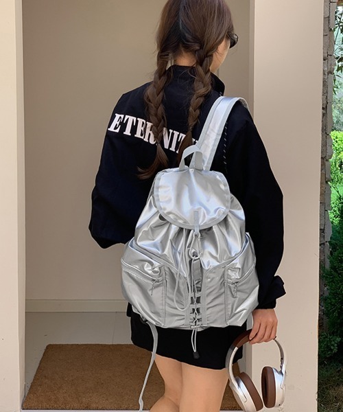 Miniministore(ミニミニストア)の「巾着リュック メタリック ドロストバッグ(バックパック/リュック・レディース・シルバー/ブラック・FREE)」の4枚目の写真
