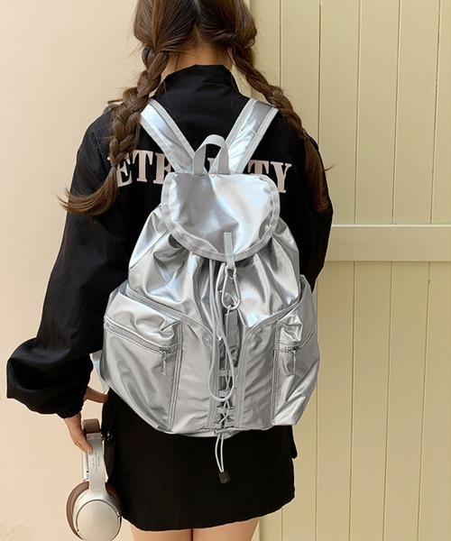 Miniministore(ミニミニストア)の「巾着リュック メタリック ドロストバッグ(バックパック/リュック・レディース・シルバー/ブラック・FREE)」の5枚目の写真